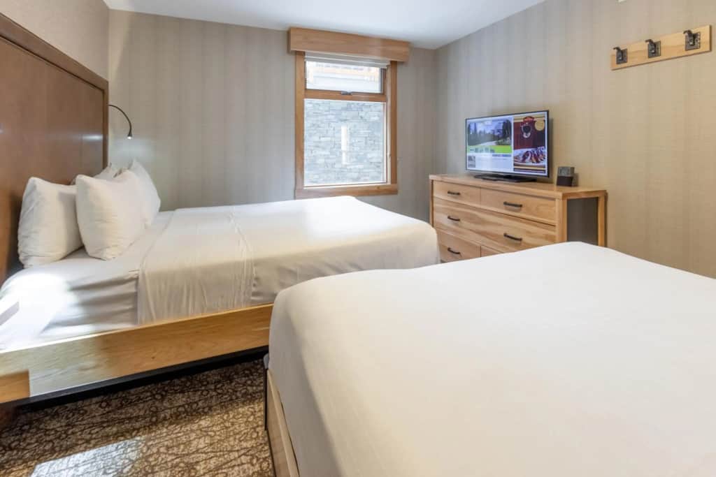 Moose Hotel and Suites — photo 4