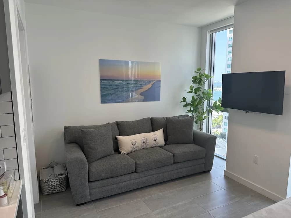 Premier Studio with King Bed and Queen Sofa-bed — photo 3