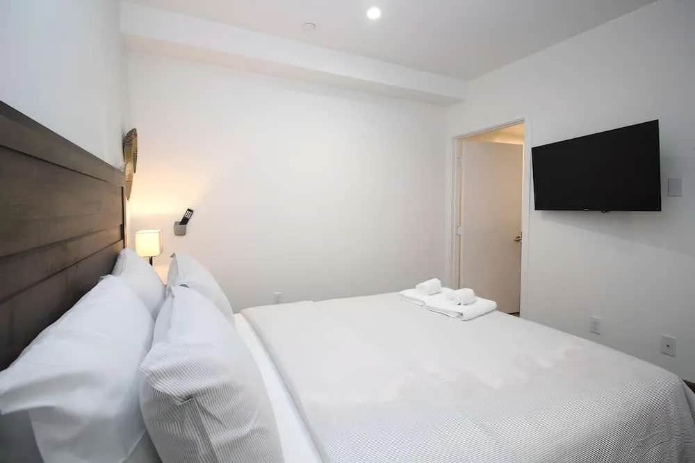 Los Angeles Deluxe Suites Free Parking — photo 4