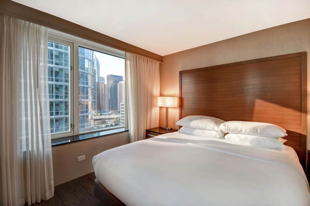 Embassy Suites by Hilton Chicago Downtown Magnificent Mile — photo 5