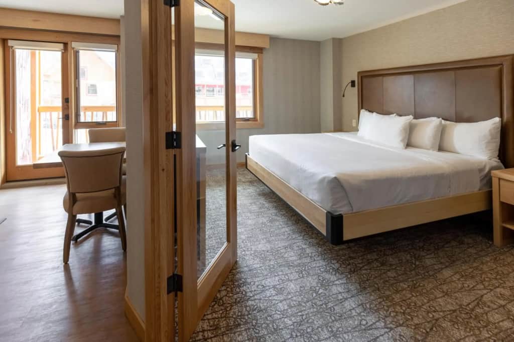 Moose Hotel and Suites — photo 5
