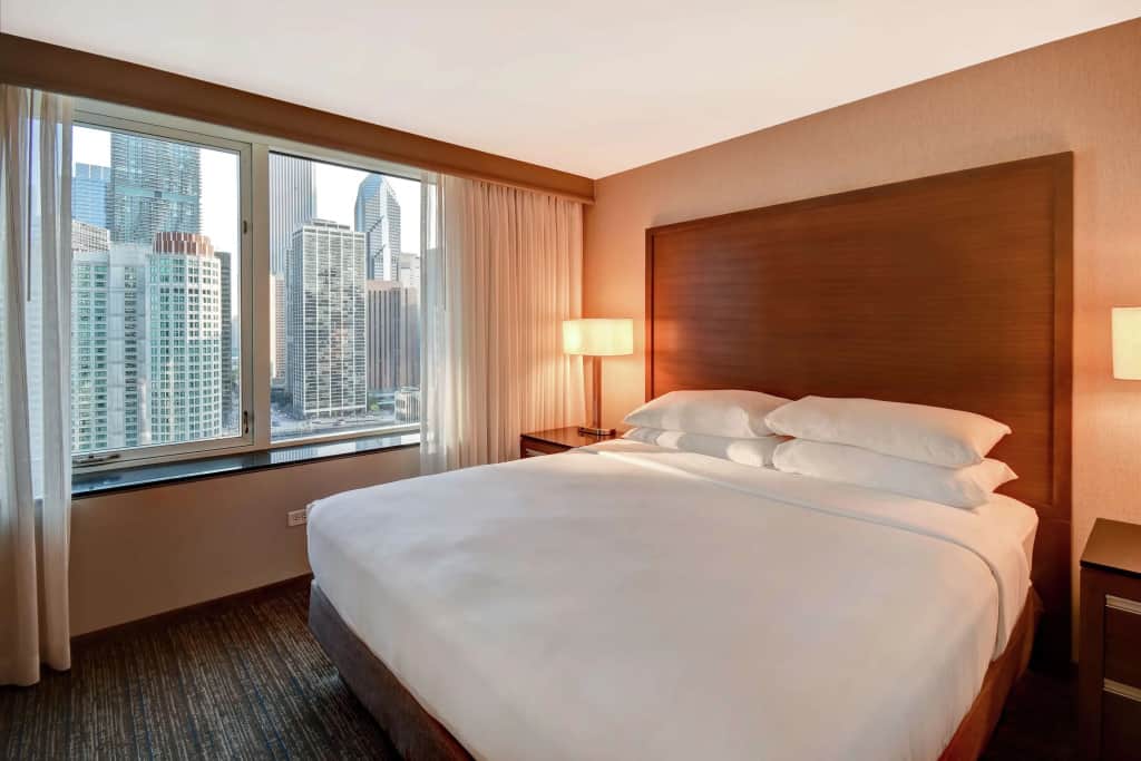 Embassy Suites by Hilton Chicago Downtown Magnificent Mile — photo 4