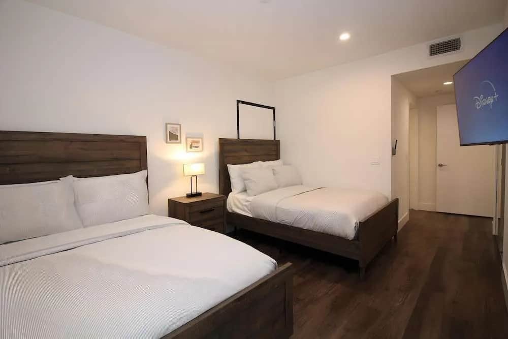 Los Angeles Deluxe Suites Free Parking — photo 5