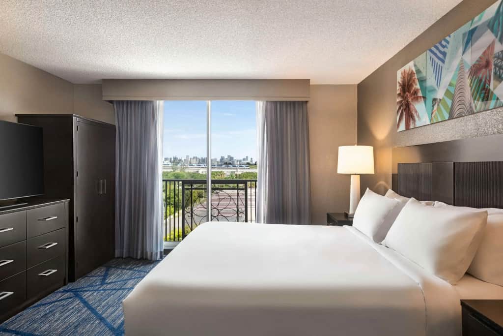 Embassy Suites by Hilton Miami International Airport — photo 4