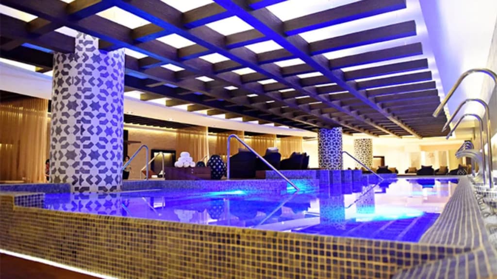 Royalton Riviera Cancun β beachfront pool at the all-inclusive resort