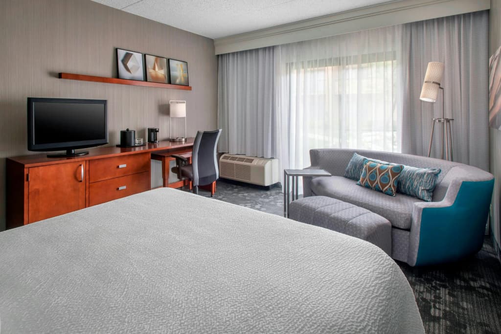 Courtyard by Marriott Newark Liberty International Airport — photo 2