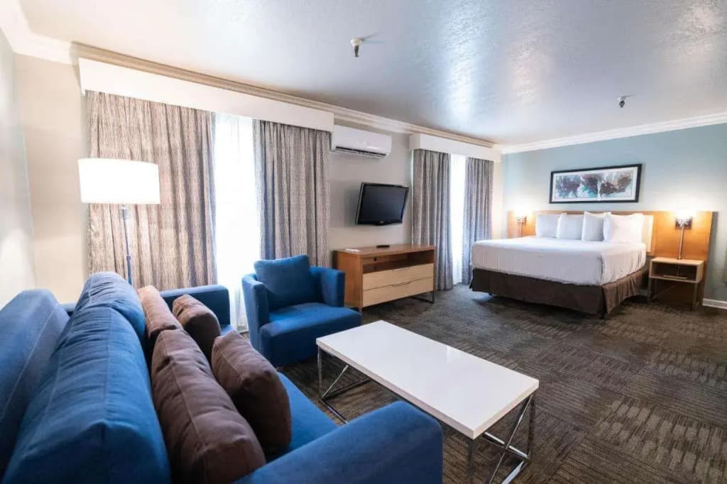 Alexis Park All Suite Resort — photo 4