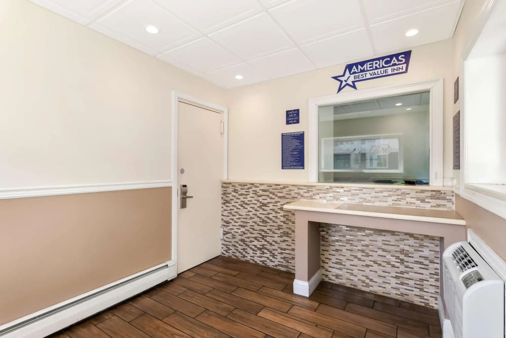Americas Best Value Inn Avenel Woodbridge — photo 2