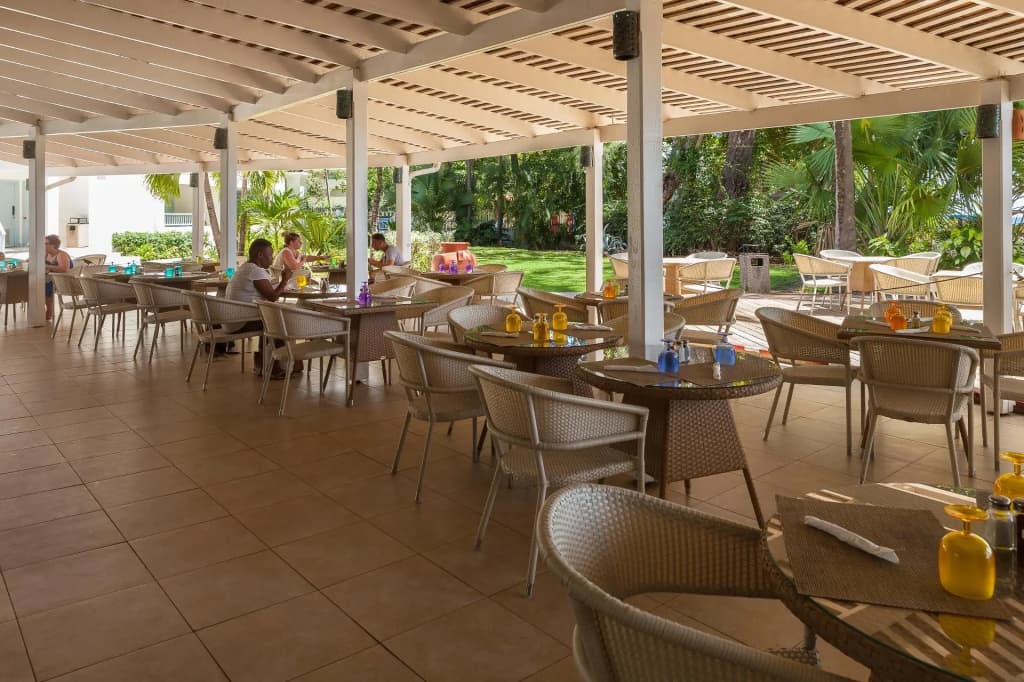 Savannah Beach Club Hotel — photo 3
