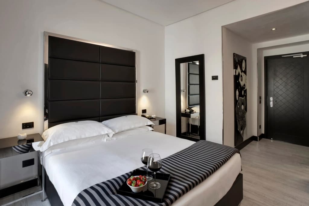 LHP Hotel Napoleon — photo 3