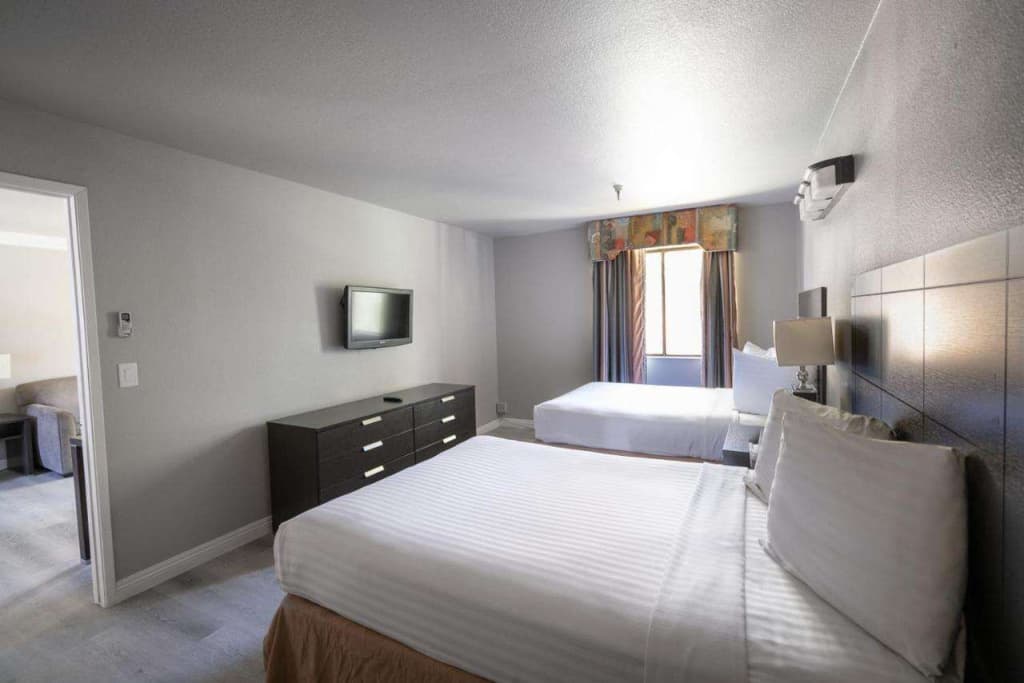 Alexis Park All Suite Resort — photo 2