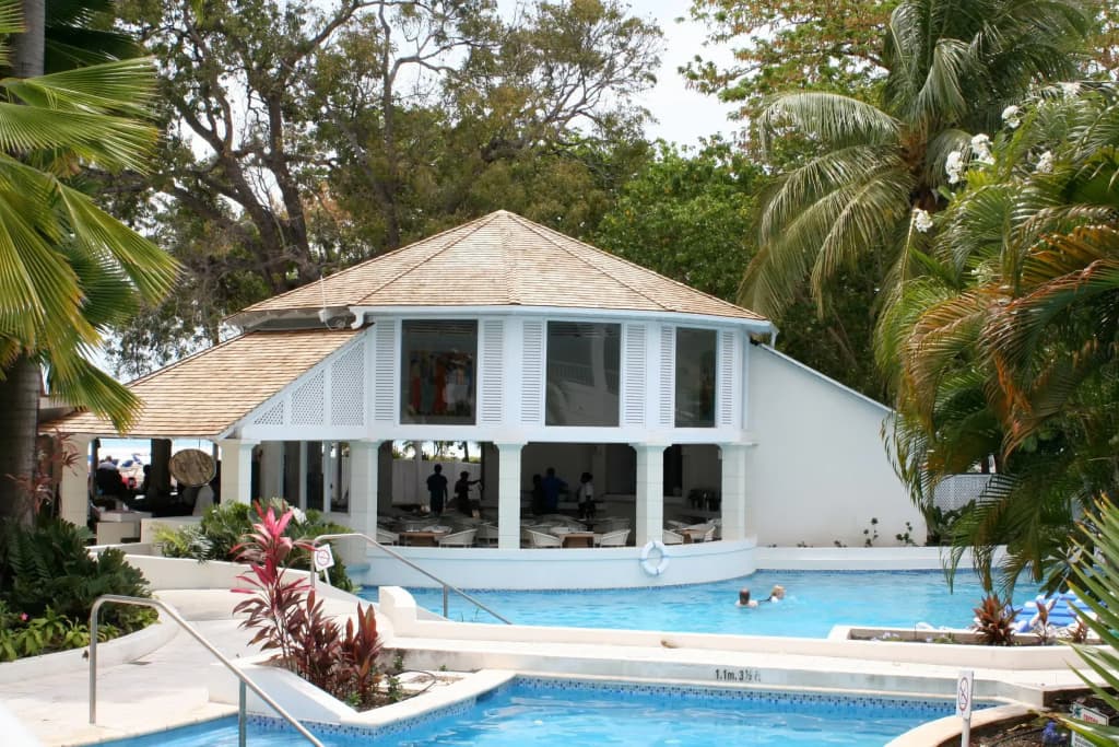 Savannah Beach Club Hotel — photo 2