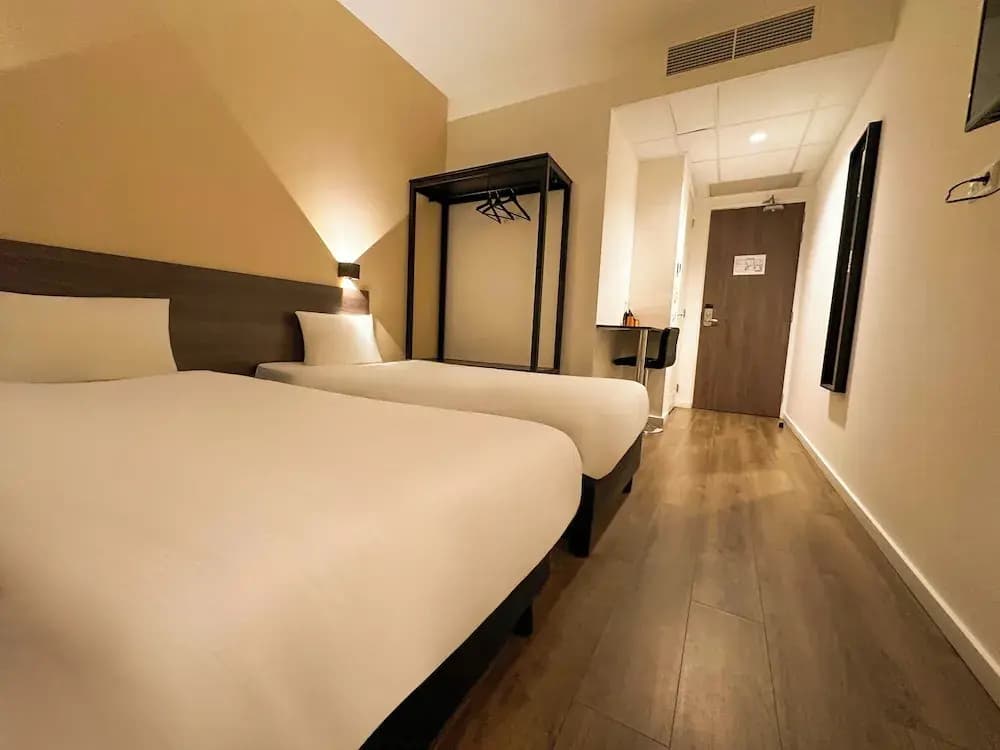 HOTELUX Amsterdam Airport Hotel — photo 4