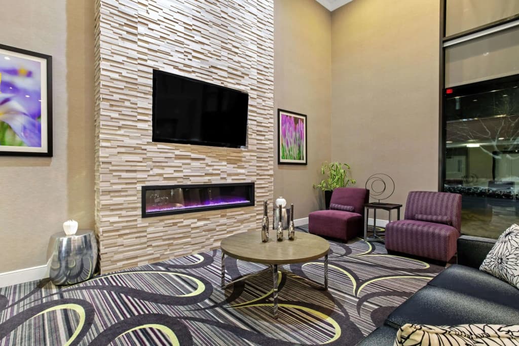 La Quinta Inn & Suites by Wyndham Boston-Andover — photo 2