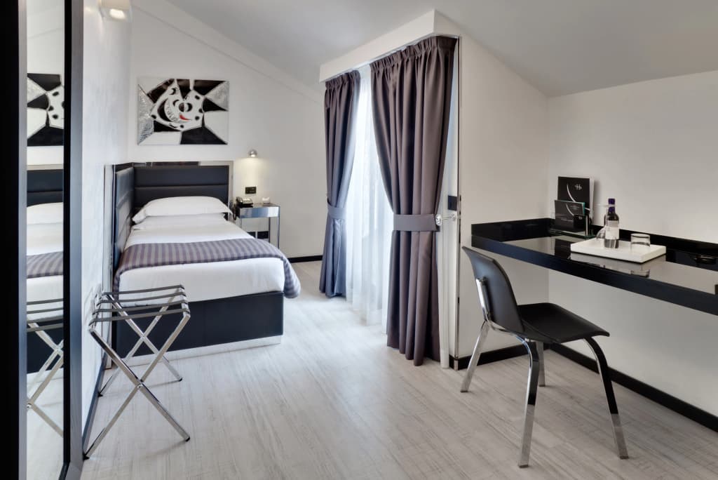 LHP Hotel Napoleon — photo 5