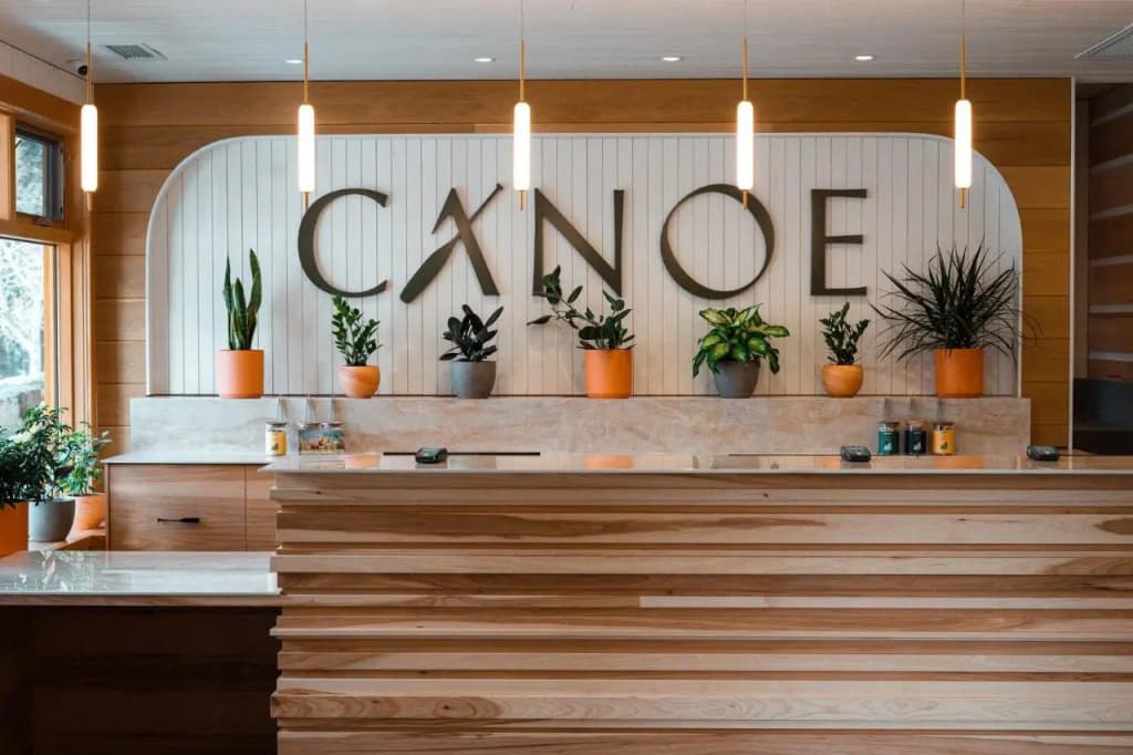 Hotel Canoe And Suites