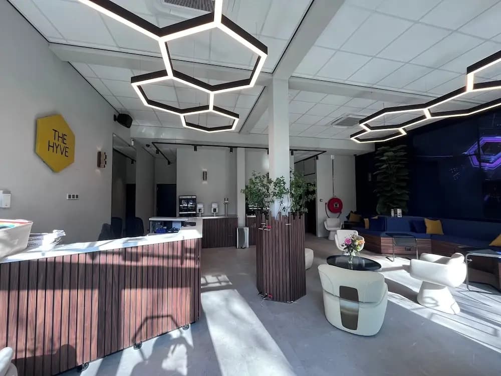 The Hyve Capsule hostel Amsterdam — photo 2