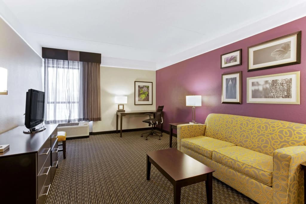 La Quinta Inn & Suites by Wyndham Boston-Andover — photo 3