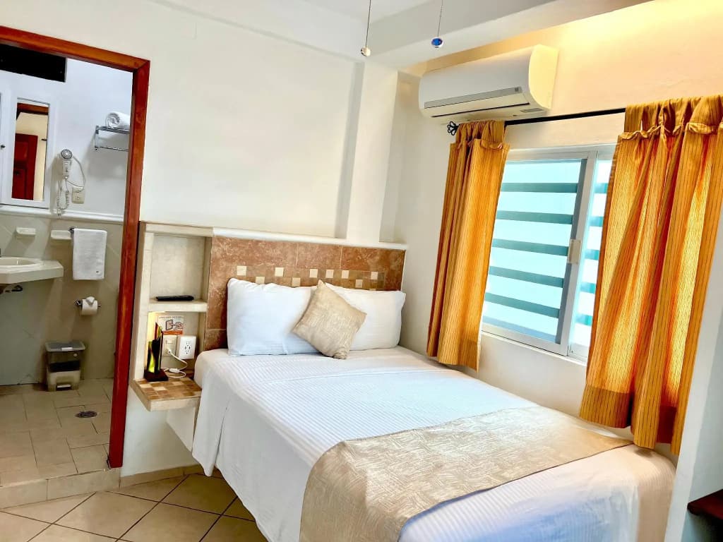 Hotel & Restaurant Bucaneros, Isla Mujeres — photo 3