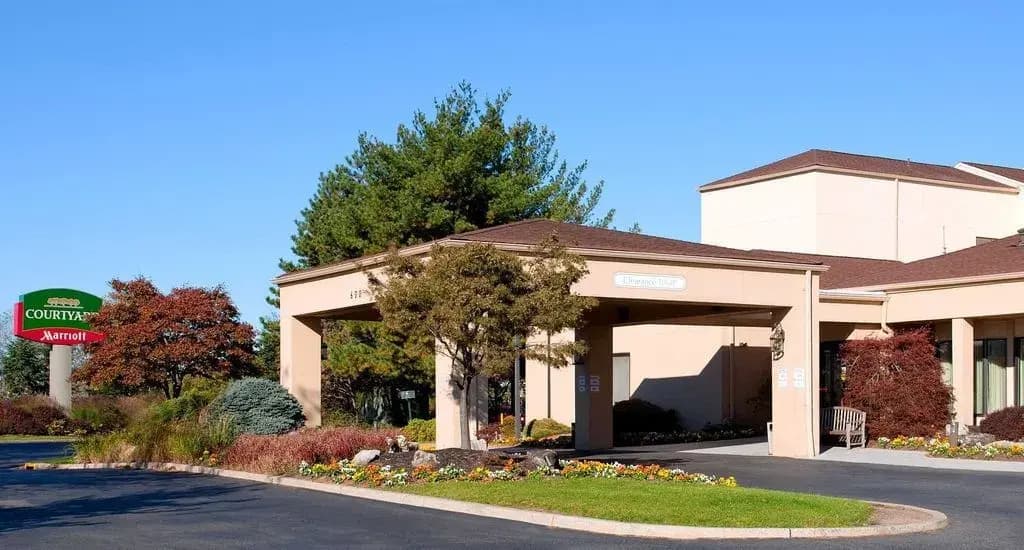 Courtyard By Marriott Newark Liberty International Airport