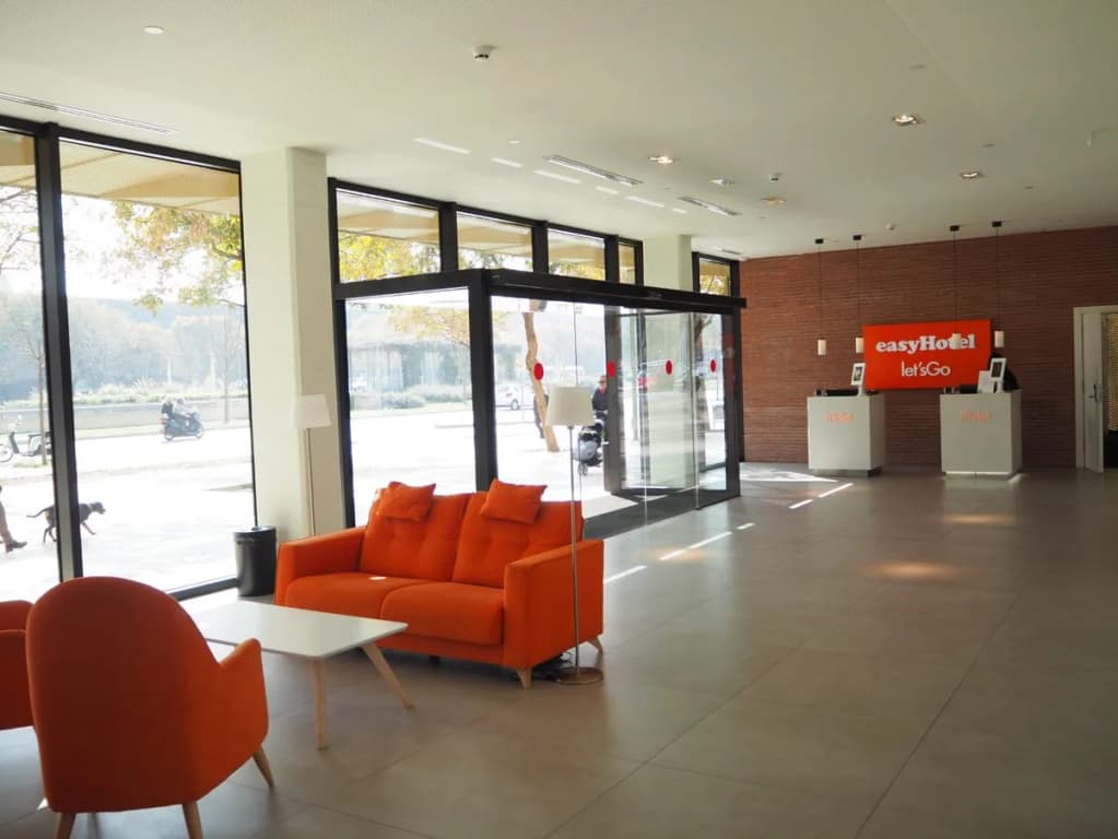 easyHotel Barcelona Fira — photo 3