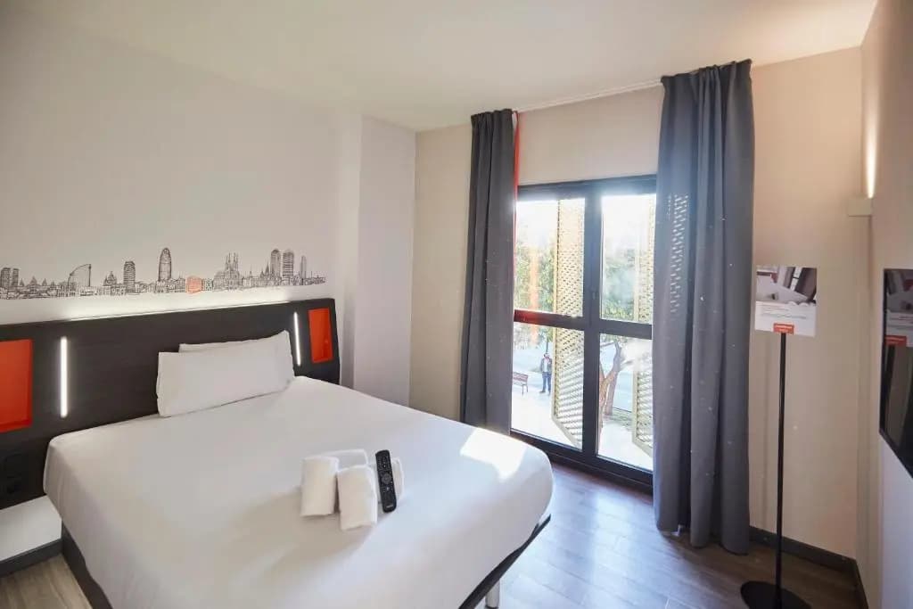 easyHotel Barcelona Fira — photo 4