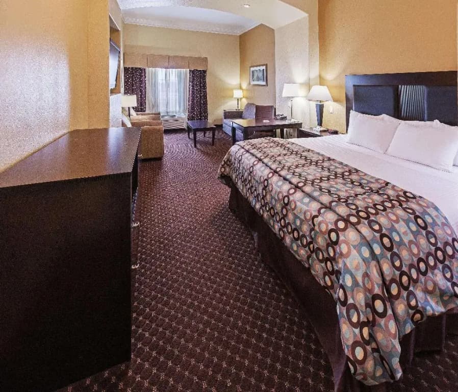 La Quinta Inn & Suites by Wyndham Alvin — photo 5