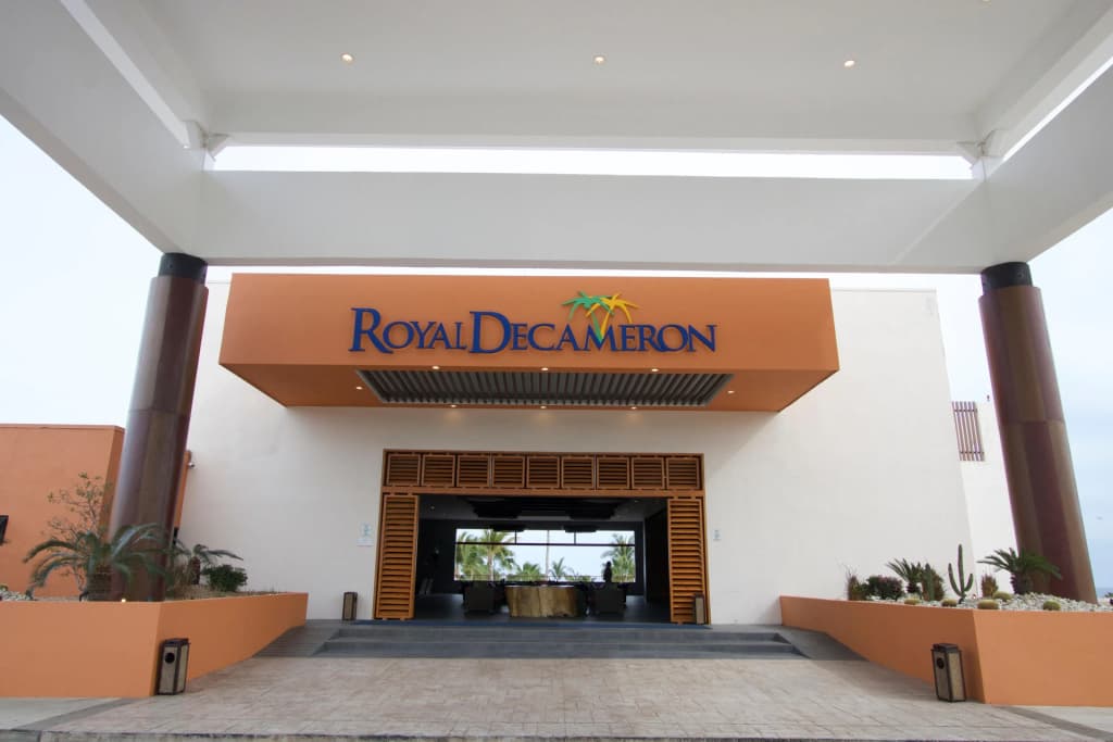 Grand Decameron Los Cabos, A Trademark All Inclusive Resort
