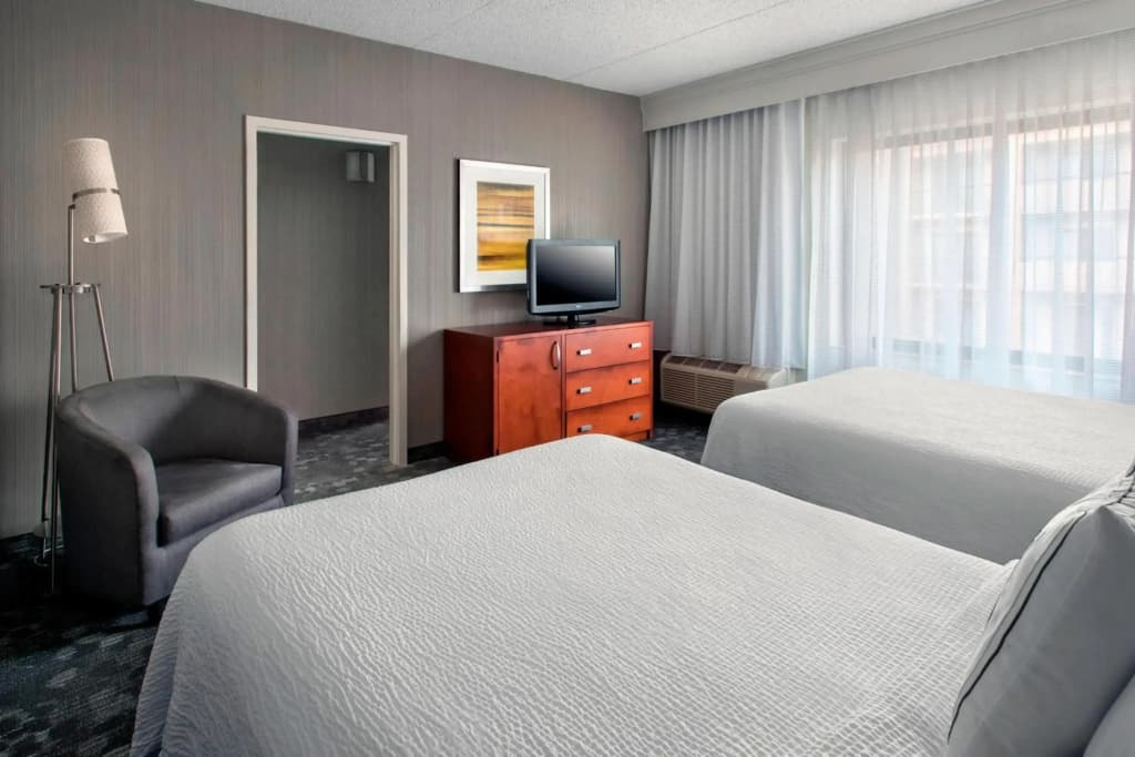 Courtyard by Marriott Newark Liberty International Airport — photo 4