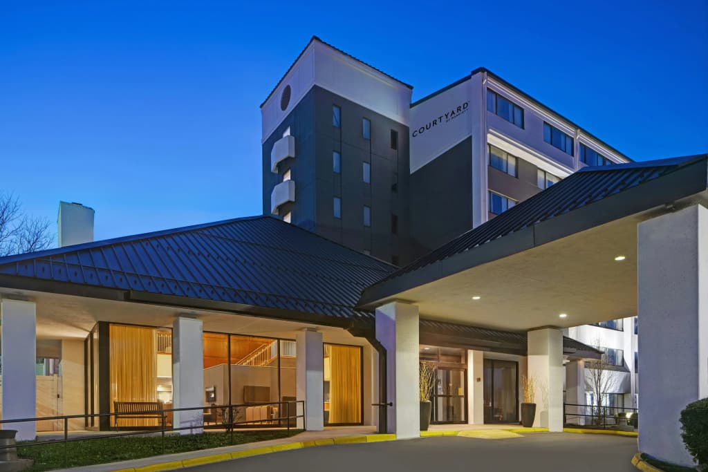 Courtyard Chicago Elmhurst/Oakbrook Area — main photo