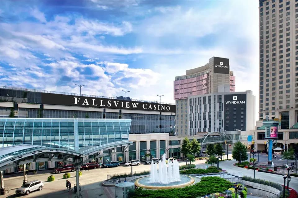 Wyndham Grand Fallsview Hotel