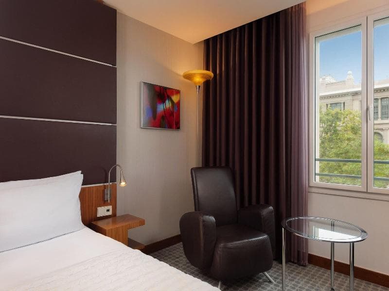 Deluxe Guest Room, 2 Twin — image 1 of 10