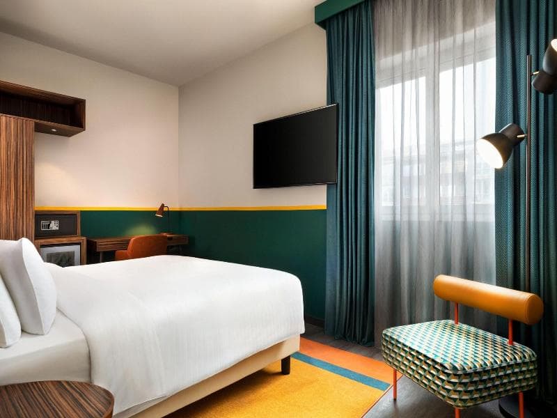 Gioia Queen Guest Room, 1 Queen — image 1 of 10