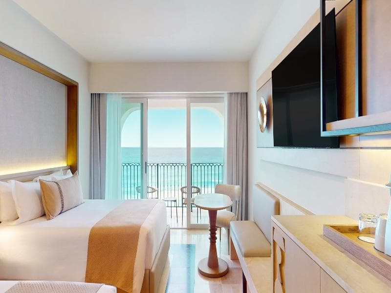 Premier Superior, Oceanfront — image 1 of 4