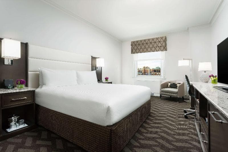 1 King Bed Superior City View — image 1 of 2