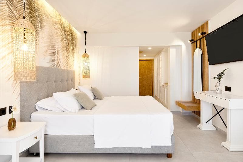 Double Room, Sea View — image 1 of 4