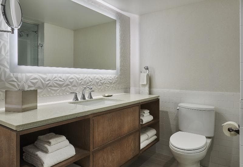 Flamingo Room | 2 Queens — image 1 of 6