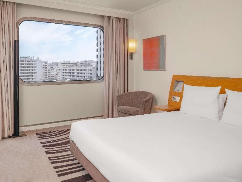 Executive Room - 1 Queen-Size Bed And 1 Single Sofa Bed — image 1 sur 7