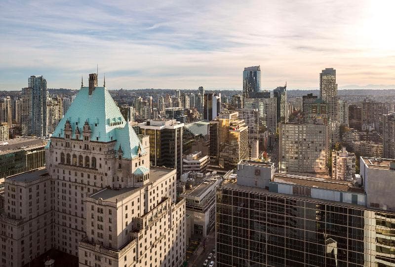 1 King Bed City View — image 1 sur 11