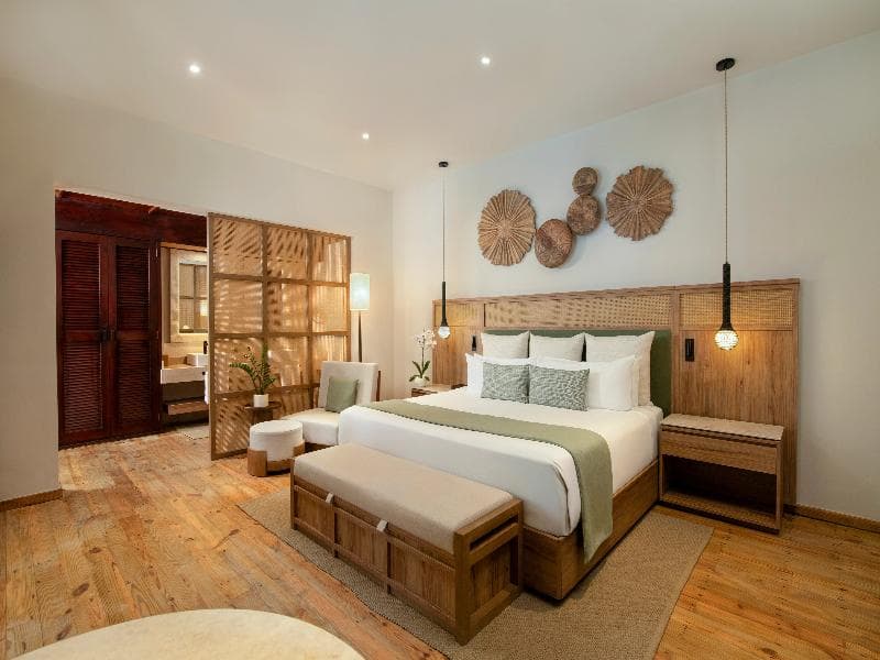 Romantic Junior Suite Pool View King — image 1 of 6