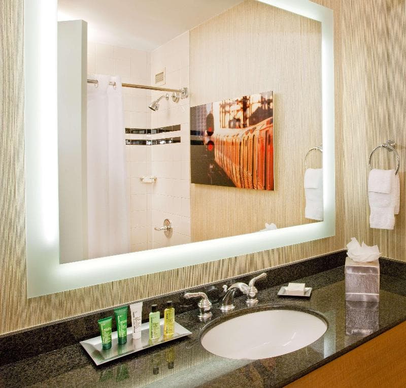1 King Bed Deluxe Room — image 1 sur 2