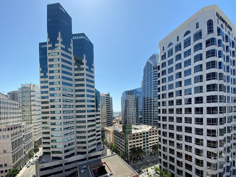 Deluxe City View, Guest Room, 1 King — image 1 sur 10