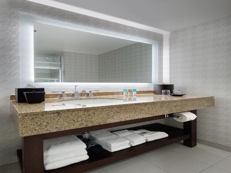 1 Queen Bed With Balcony — image 1 of 2