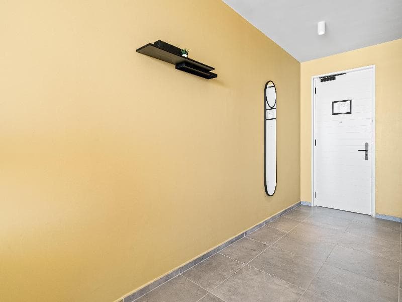 Deluxe, King, Partial Ocean View β image 1 of 10