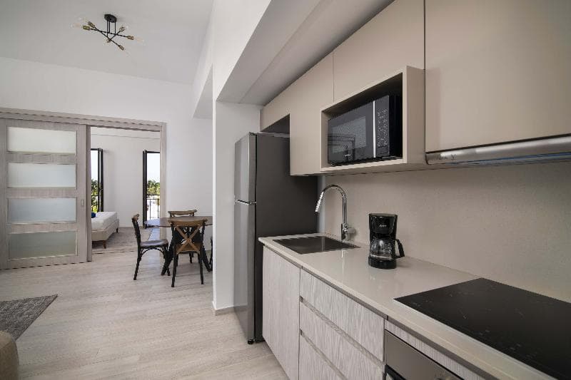 Deluxe, 1 Bedroom — image 1 of 4
