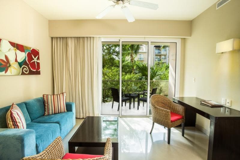 Junior Suite with One King Bed and Tropical Views β image 1 of 3