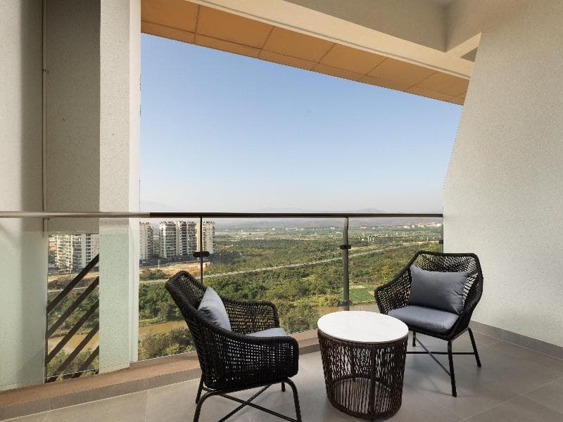 Deluxe, Twin, Pool View — image 1 of 3