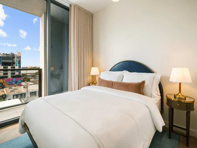 Deluxe Suite, King, 1 Bedroom — image 1 of 4