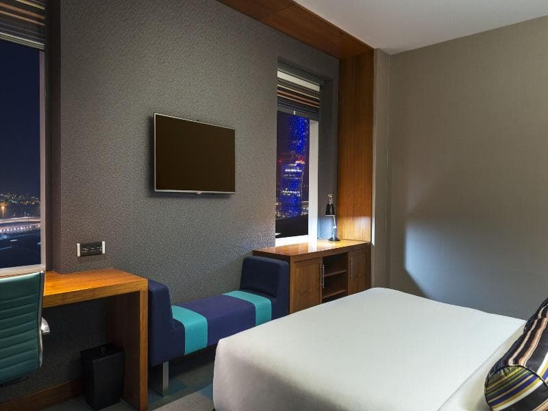 Aloft Room Guest, King — image 1 sur 8