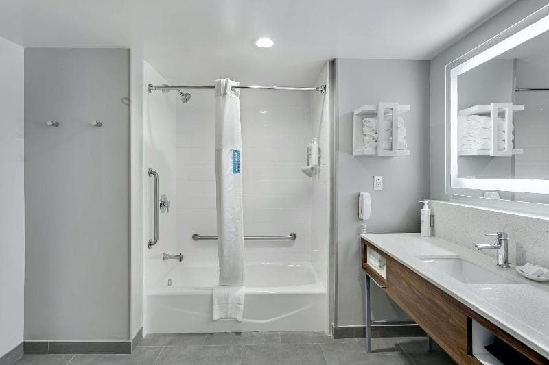 King Room, Accessible β image 1 of 4